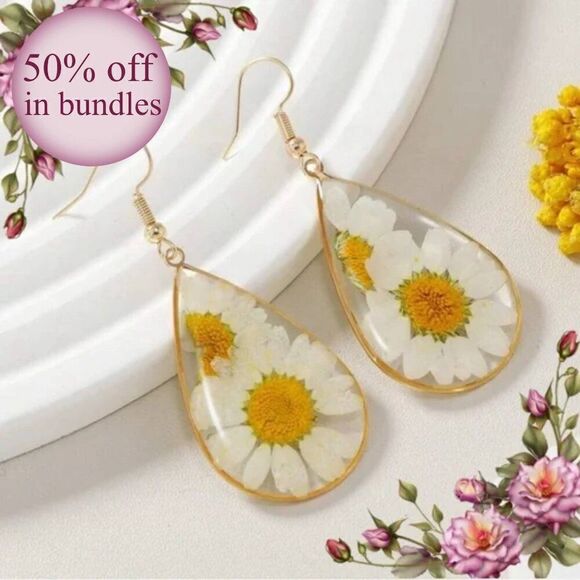 Bohemian Real Dry Drop-Shaped White Flower Earrings - Picture 1 of 12